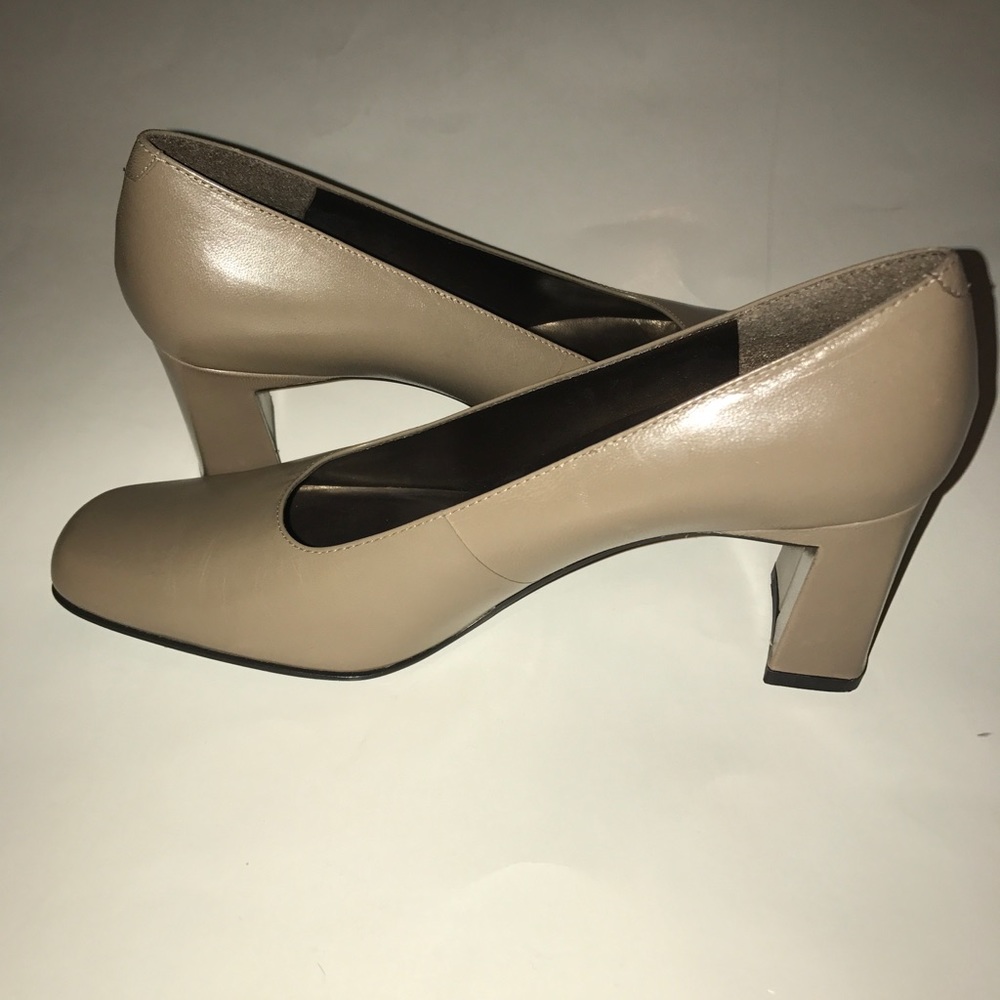 BANDOLINO Tan Heels Shoes Size 6.5 M